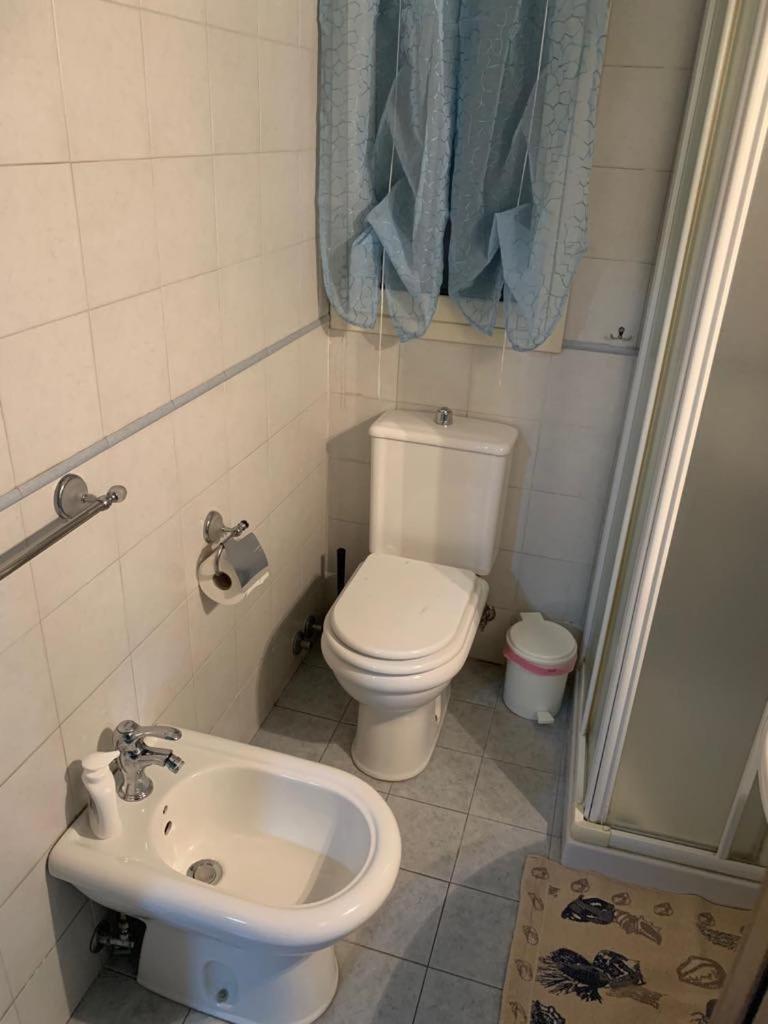Airport Bedroom House Bed & Breakfast *